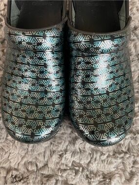 Dansko clog shoes size 38, aqua/silver